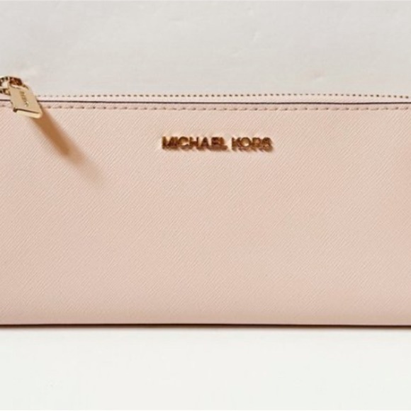 đź©·MICHAEL KORSđź©·Lg Jet Set Travel Pale Pink Three Quarter Zip Leather Wallet/EUC - Picture 1 of 8
